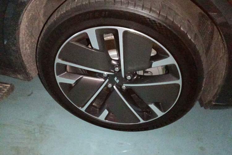 Used Li Auto L9 2025 Ultra Smart Refreshed Edition Right Front Wheel Hub
