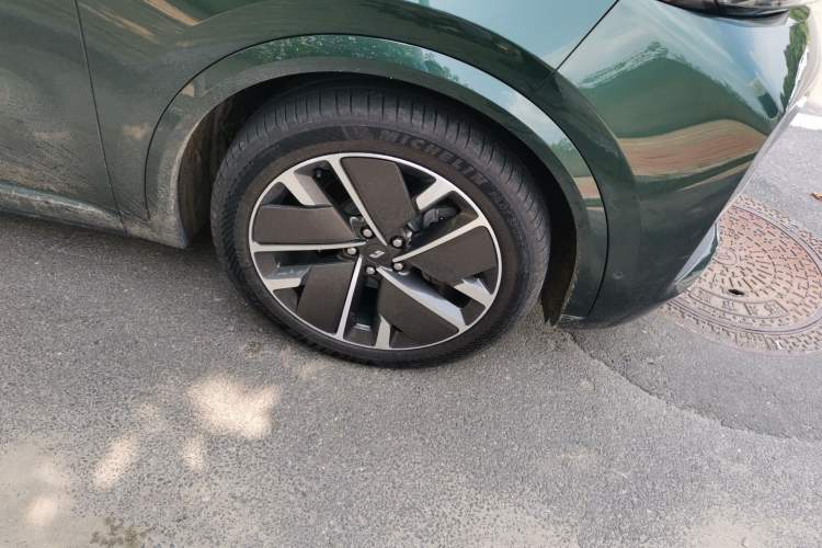 Used Li Auto L9 2025 Ultra Smart Refreshed Edition Right Front Wheel Hub