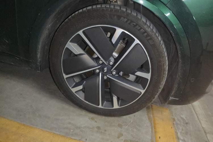 Used Li Auto L9 2025 Ultra Smart Refreshed Edition Right Front Wheel Hub