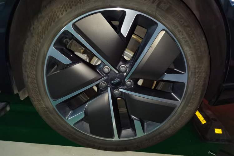 Used Li Auto L9 2025 Ultra Smart Refreshed Edition Right Front Wheel Hub