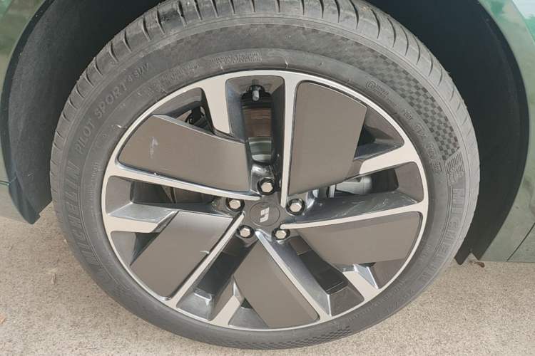 Used Li Auto L9 2025 Ultra Smart Refreshed Edition Right Rear Wheel Hub