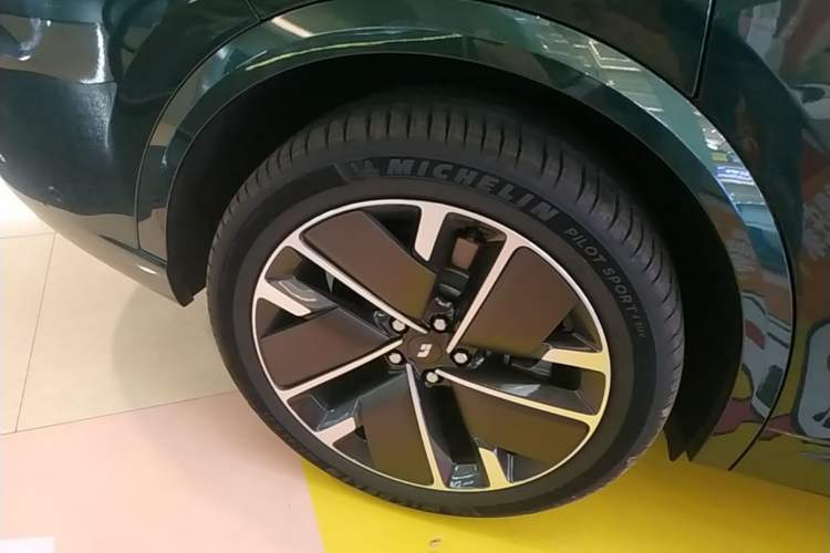 Used Li Auto L9 2025 Ultra Smart Refreshed Edition Right Rear Wheel Hub
