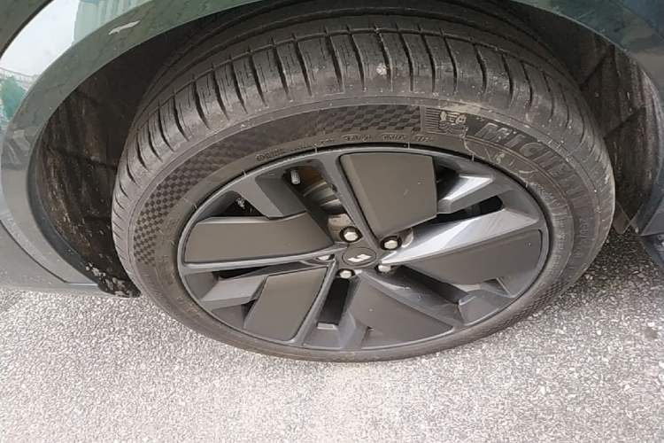 Used Li Auto L9 2025 Pro Smart Refreshed Edition Right Rear Wheel Hub