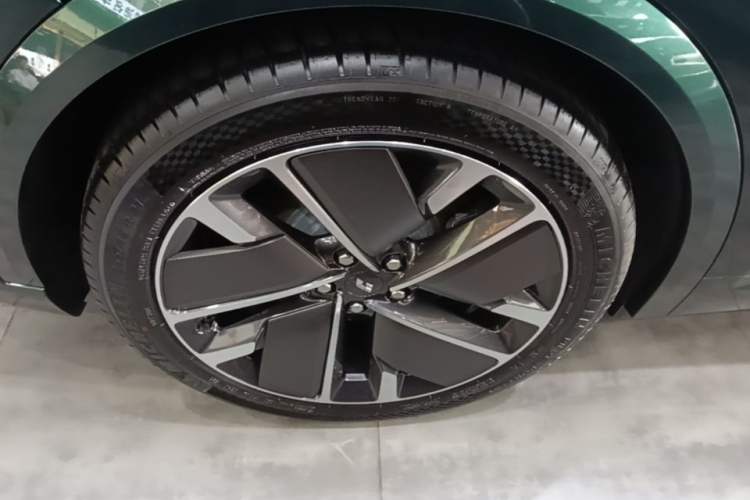 Used Li Auto L9 2025 Ultra Smart Refreshed Edition Right Rear Wheel Hub