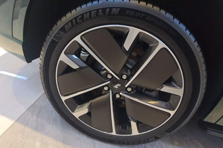 Used Li Auto L9 2025 Ultra Smart Refreshed Edition Right Rear Wheel Hub