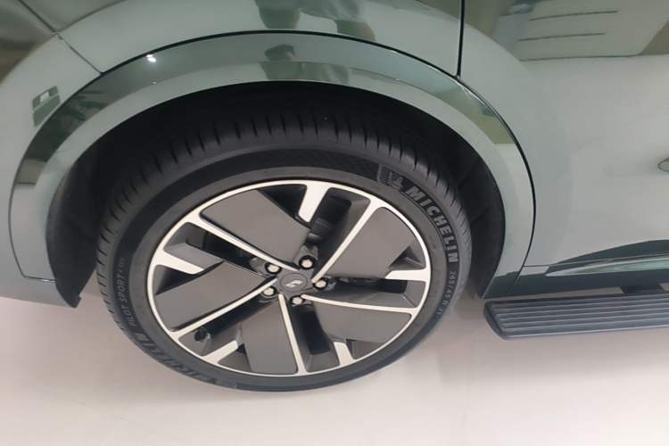 Used Li Auto L9 2025 Ultra Smart Refreshed Edition Right Rear Wheel Hub