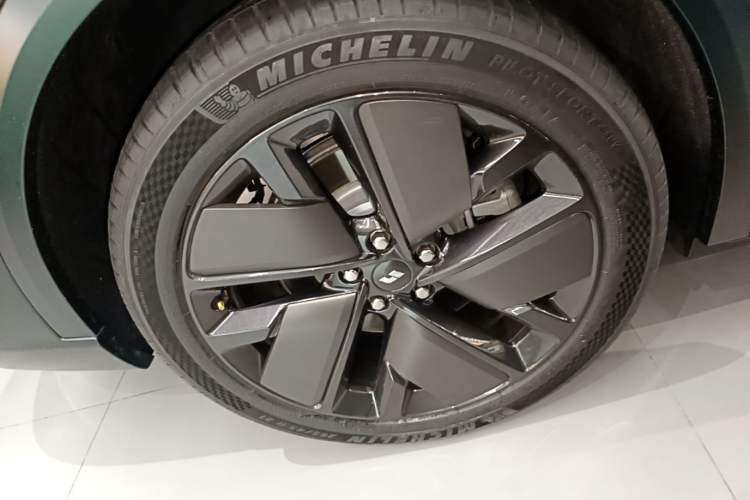 Used Li Auto L9 2025 Ultra Smart Refreshed Edition Right Rear Wheel Hub