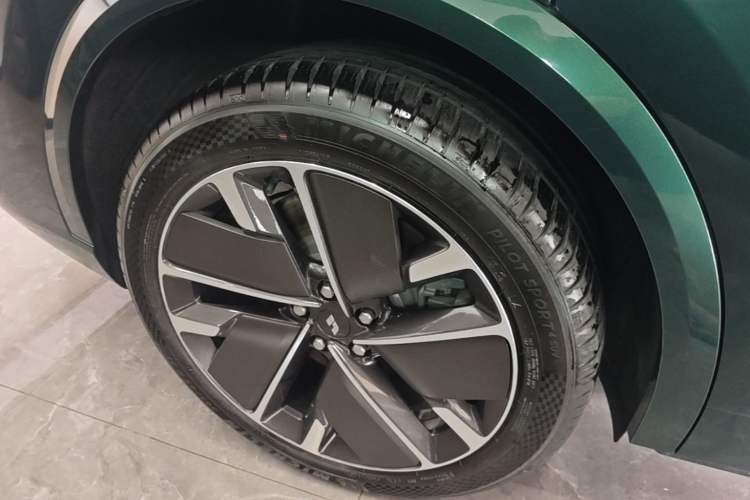 Used Li Auto L9 2025 Ultra Smart Refreshed Edition Right Rear Wheel Hub