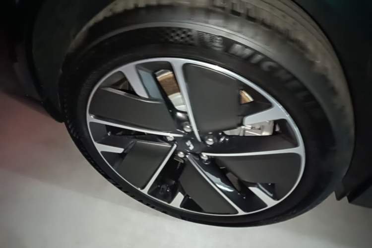 Used Li Auto L9 2025 Ultra Smart Refreshed Edition Right Rear Wheel Hub