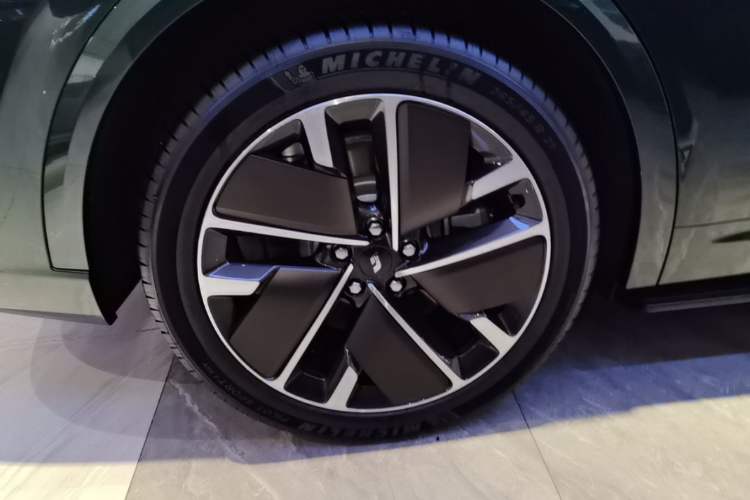 Used Li Auto L9 2025 Ultra Smart Refreshed Edition Right Rear Wheel Hub