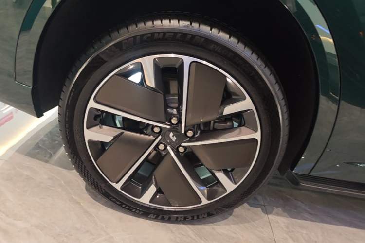 Used Li Auto L9 2025 Ultra Smart Refreshed Edition Right Rear Wheel Hub