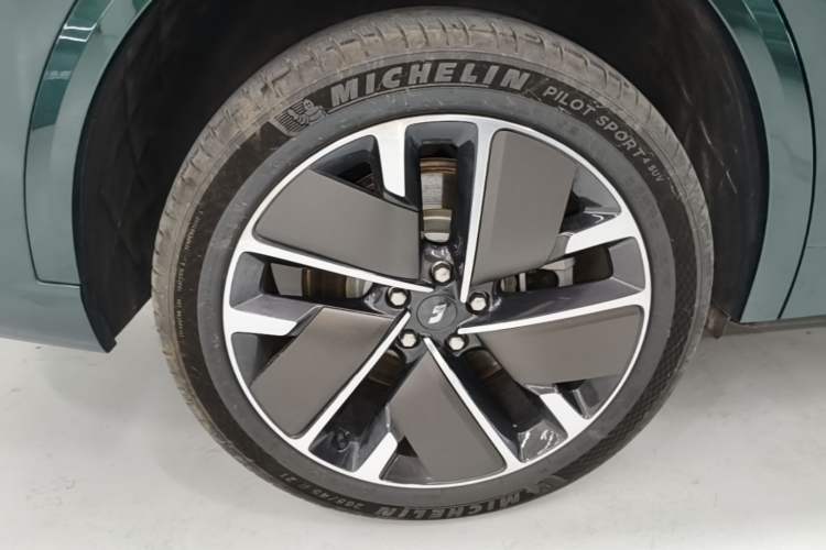 Used Li Auto L9 2025 Ultra Smart Refreshed Edition Right Rear Wheel Hub