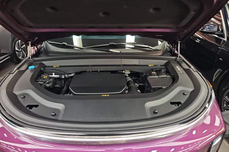 Used Li Auto L9 2025 Ultra Smart Refreshed Edition Engine Bay