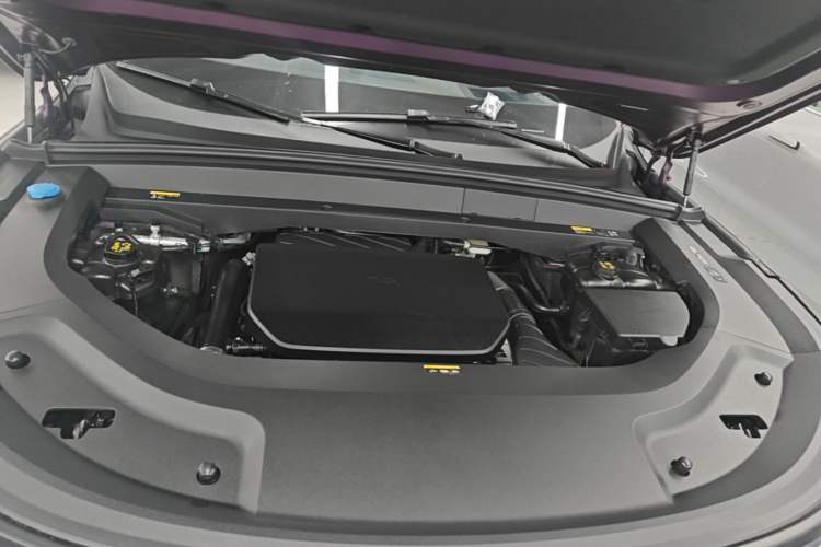 Used Li Auto L9 2025 Ultra Smart Refreshed Edition Engine Bay