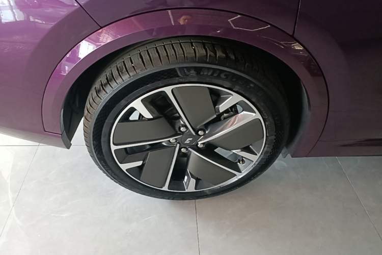 Used Li Auto L9 2025 Ultra Smart Refreshed Edition Exterior 5