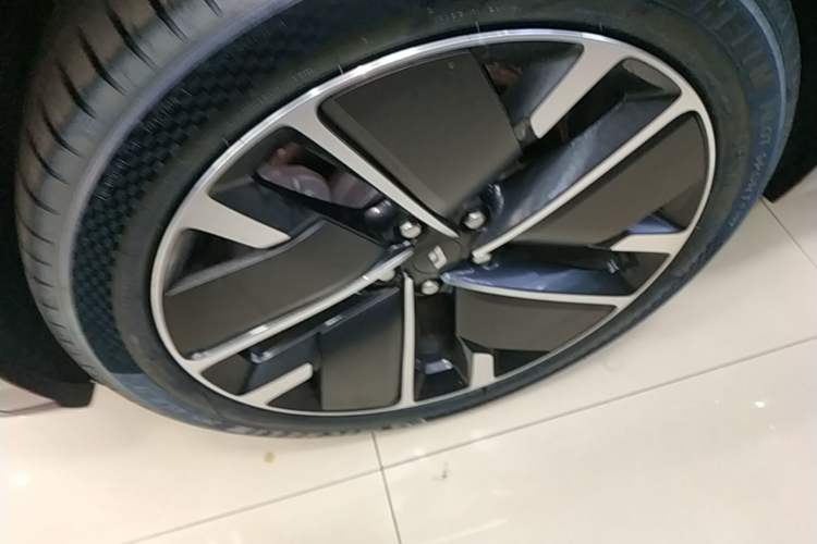 Used Li Auto L9 2025 Ultra Smart Refreshed Edition Left Front Wheel Hub