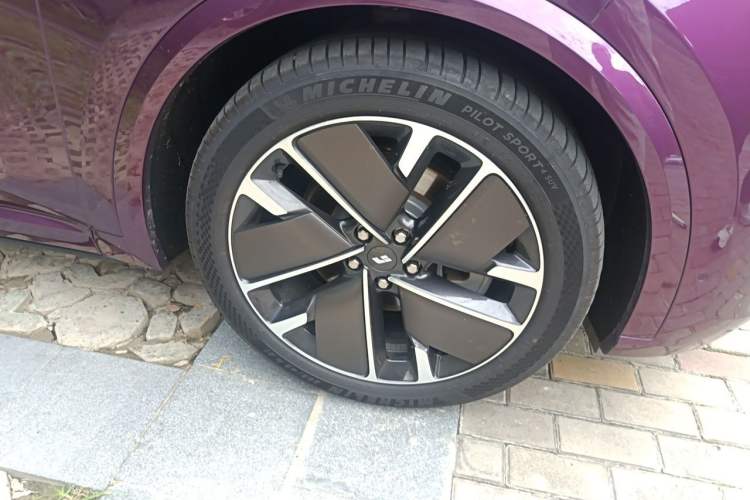 Used Li Auto L9 2025 Ultra Smart Refreshed Edition Right Front Wheel Hub