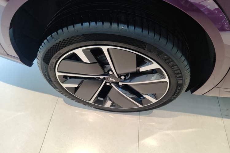 Used Li Auto L9 2025 Ultra Smart Refreshed Edition Right Rear Wheel Hub