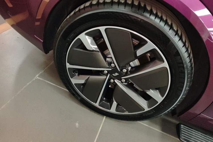 Used Li Auto L9 2025 Ultra Smart Refreshed Edition Right Rear Wheel Hub