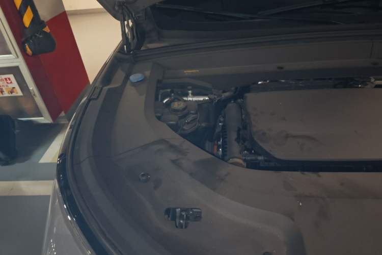 Used Li Auto L9 2025 Pro Smart Refreshed Edition Engine Bay Right