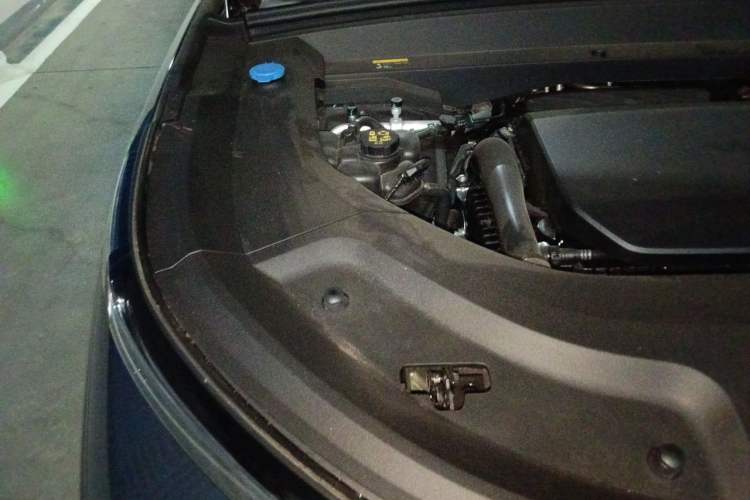 Used Li Auto L9 2025 Ultra Smart Refreshed Edition Engine Bay Right