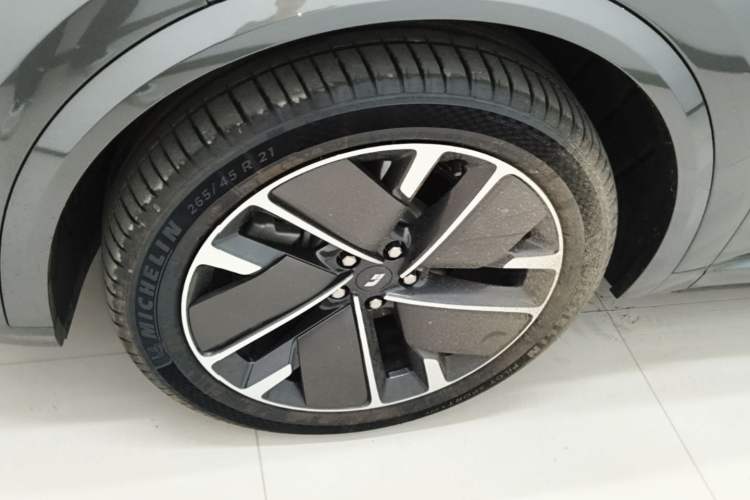 Used Li Auto L9 2025 Ultra Smart Refreshed Edition Exterior 4