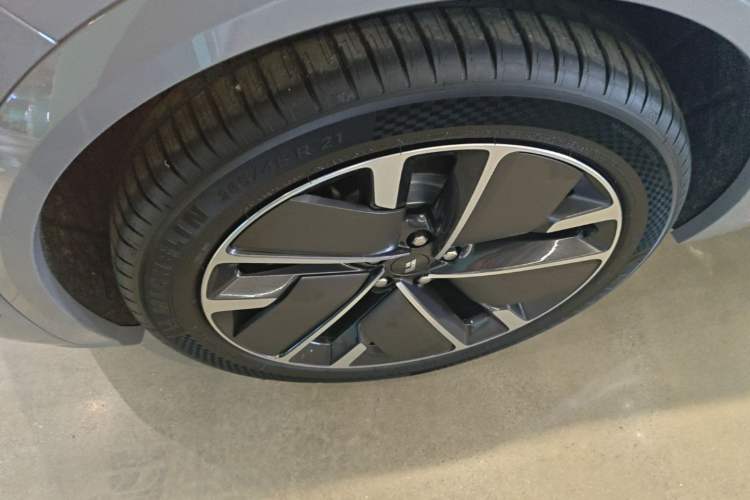 Used Li Auto L9 2025 Ultra Smart Refreshed Edition Exterior 4