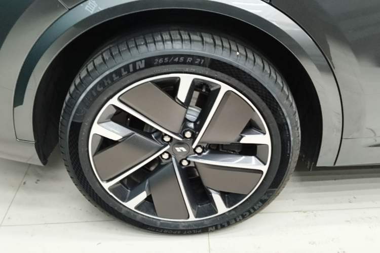 Used Li Auto L9 2025 Ultra Smart Refreshed Edition Exterior 5
