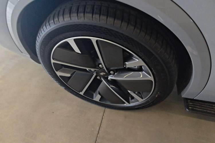 Used Li Auto L9 2025 Ultra Smart Refreshed Edition Exterior 5