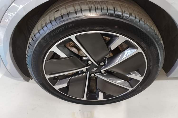 Used Li Auto L9 2025 Ultra Smart Refreshed Edition Left Front Wheel Hub