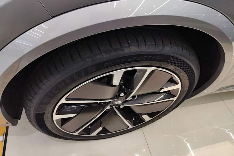 Used Li Auto L9 2025 Ultra Smart Refreshed Edition Left Front Wheel Hub