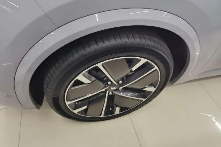 Used Li Auto L9 2025 Ultra Smart Refreshed Edition Left Front Wheel Hub