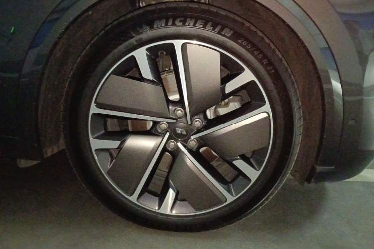 Used Li Auto L9 2025 Ultra Smart Refreshed Edition Right Front Wheel Hub