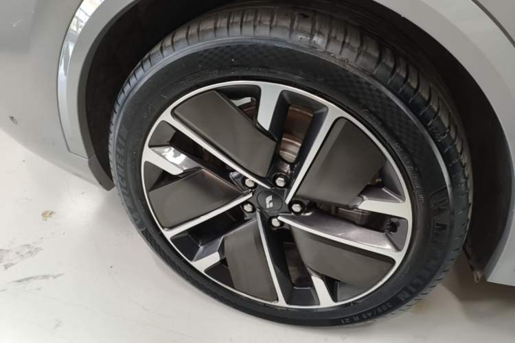 Used Li Auto L9 2025 Ultra Smart Refreshed Edition Right Rear Wheel Hub