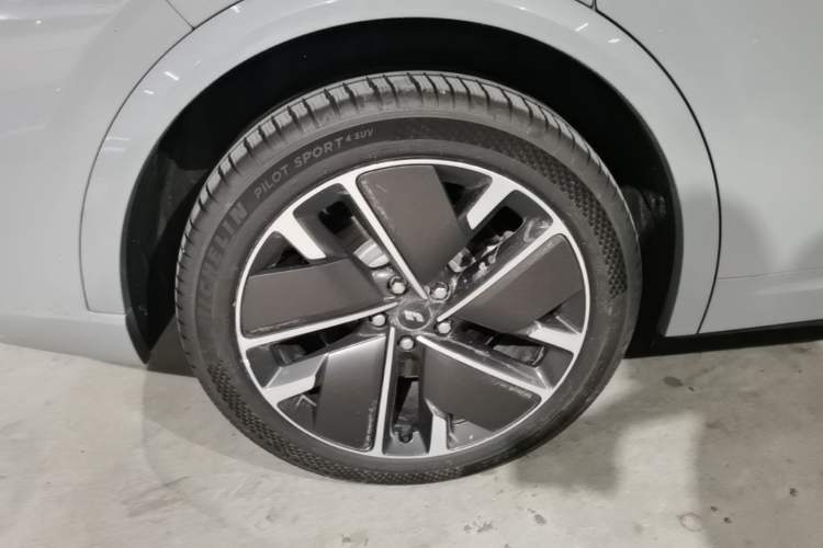 Used Li Auto L9 2025 Pro Smart Refreshed Edition Right Rear Wheel Hub