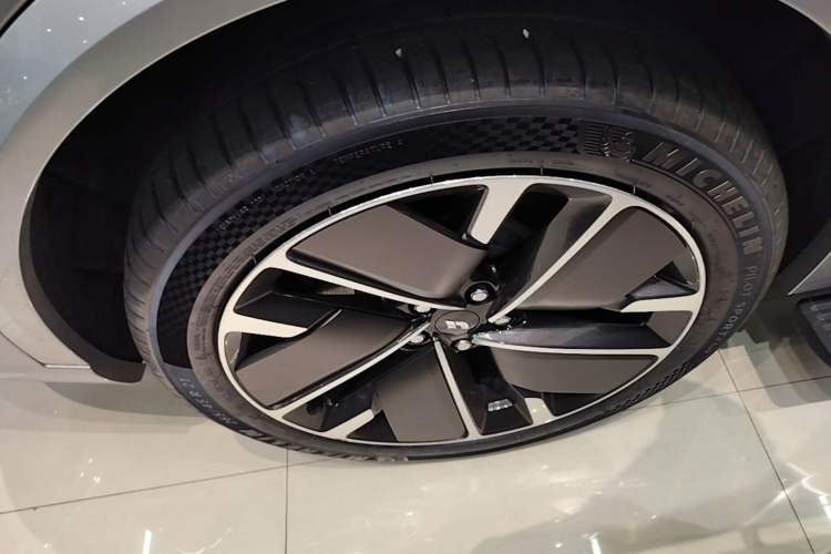 Used Li Auto L9 2025 Ultra Smart Refreshed Edition Right Rear Wheel Hub