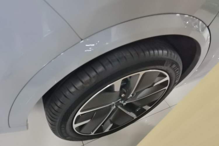 Used Li Auto L9 2025 Ultra Smart Refreshed Edition Right Rear Wheel Hub