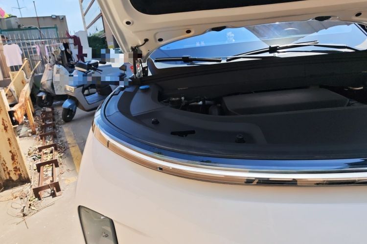 Used Li Auto L9 2025 Ultra Smart Refreshed Edition Engine Bay Right