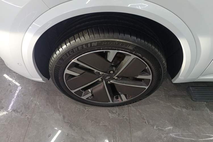 Used Li Auto L9 2025 Ultra Smart Refreshed Edition Exterior 4