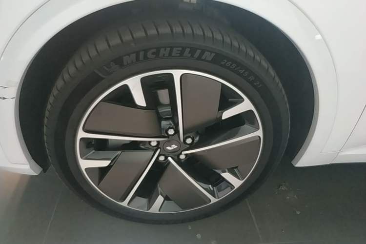 Used Li Auto L9 2025 Ultra Smart Refreshed Edition Exterior 4