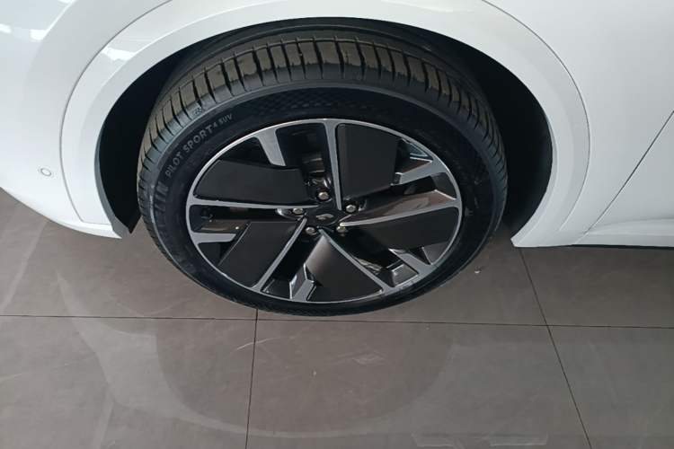 Used Li Auto L9 2025 Ultra Smart Refreshed Edition Exterior 4