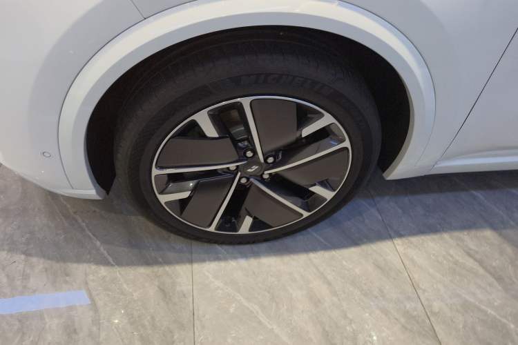 Used Li Auto L9 2025 Ultra Smart Refreshed Edition Exterior 4