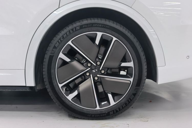 Used Li Auto L9 2025 Ultra Smart Refreshed Edition Exterior 5