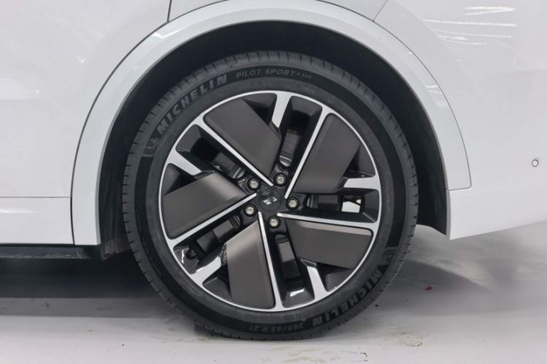 Used Li Auto L9 2025 Ultra Smart Refreshed Edition Exterior 5