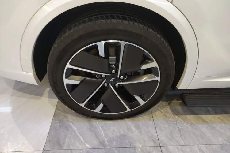 Used Li Auto L9 2025 Ultra Smart Refreshed Edition Exterior 5