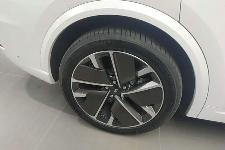 Used Li Auto L9 2025 Ultra Smart Refreshed Edition Exterior 5