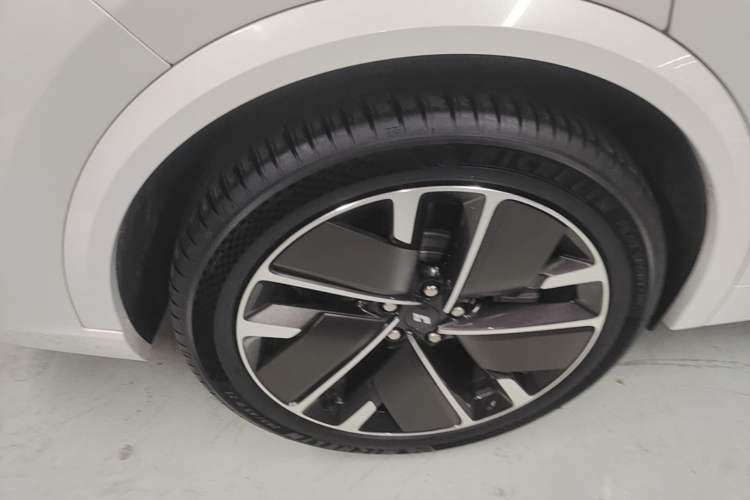Used Li Auto L9 2025 Ultra Smart Refreshed Edition Exterior 5