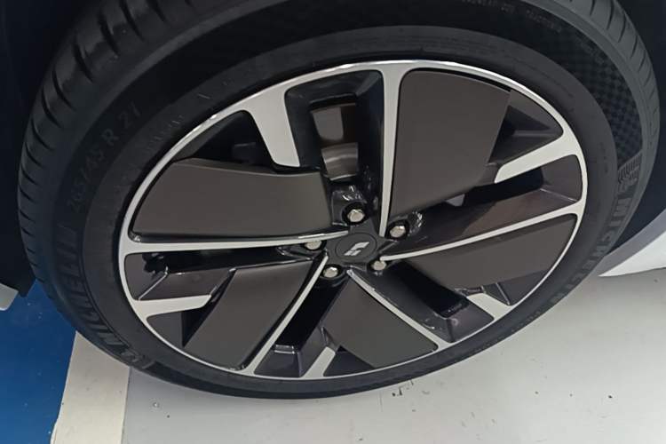 Used Li Auto L9 2025 Ultra Smart Refreshed Edition Left Front Wheel Hub