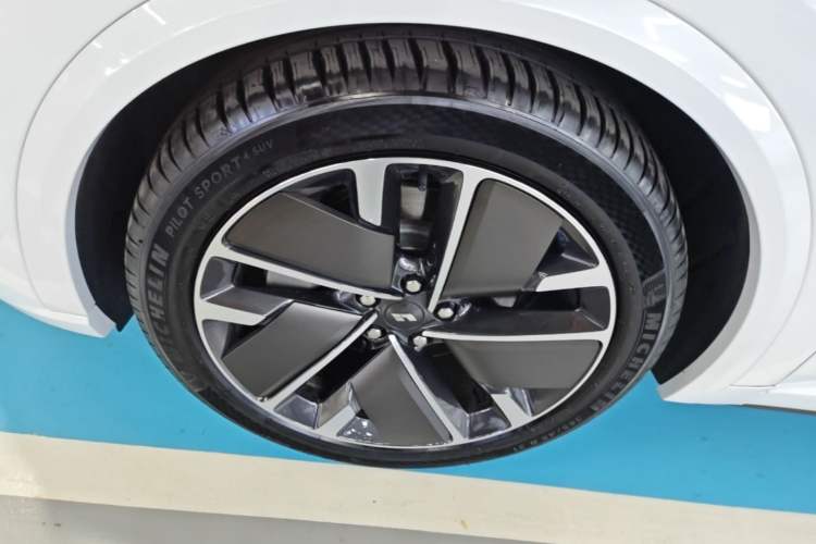 Used Li Auto L9 2025 Ultra Smart Refreshed Edition Left Front Wheel Hub