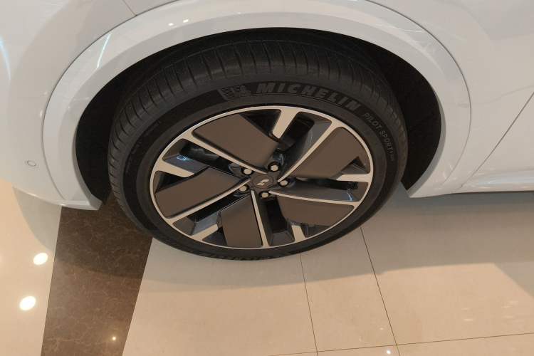 Used Li Auto L9 2025 Ultra Smart Refreshed Edition Left Front Wheel Hub